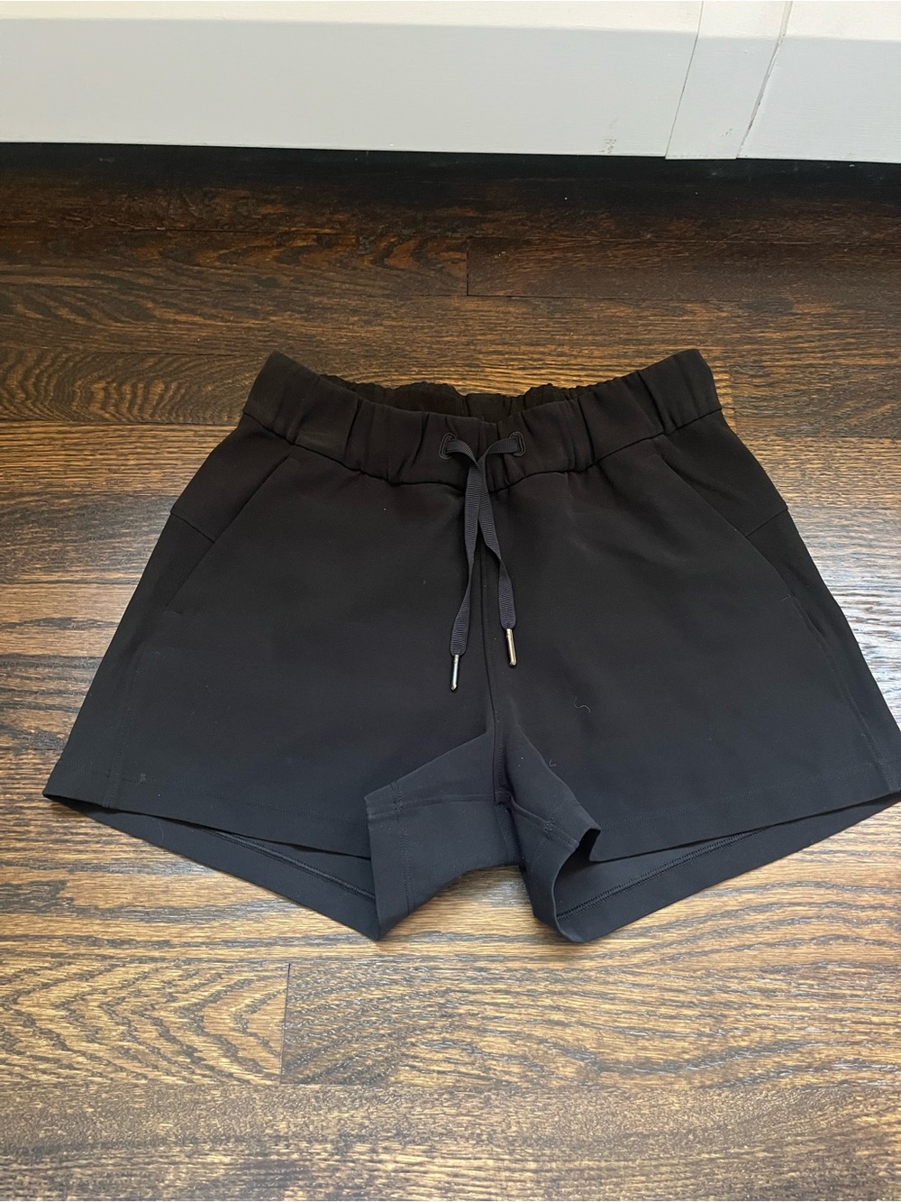Lululemon On The Fly Short in Black Size 2